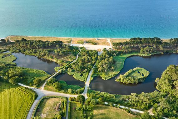 La plage en face du camping