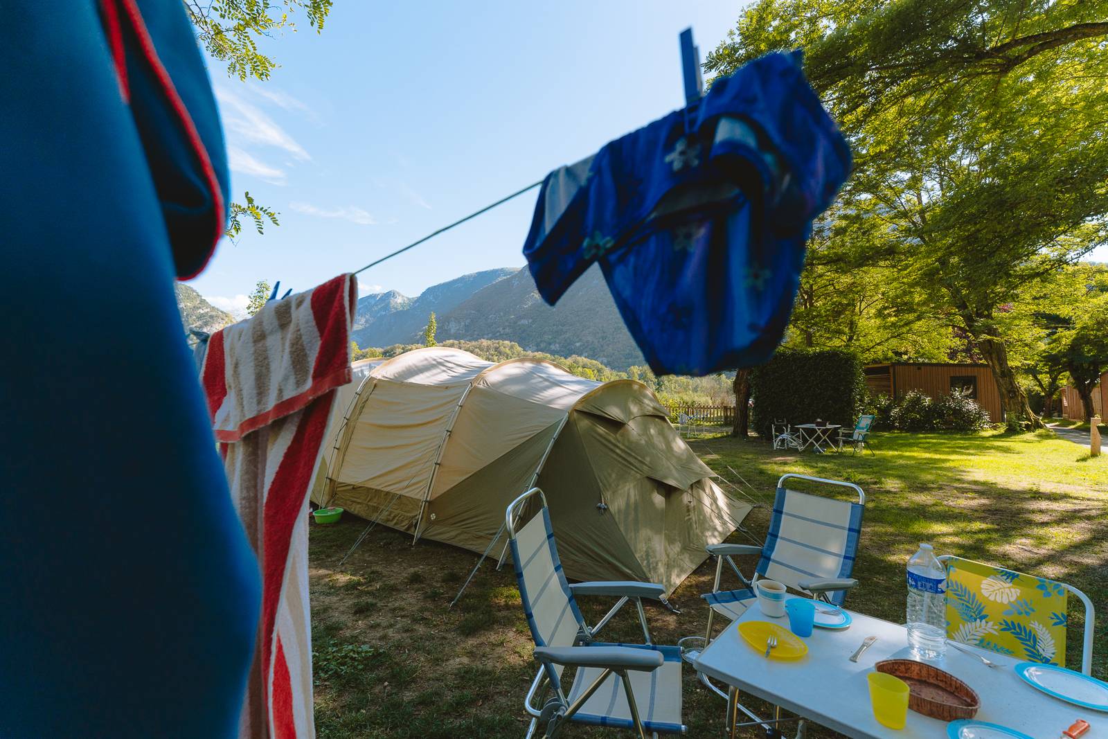 Todas las respuestas para organizar tu estancia en Yelloh! Village Le Pré Lombard: alojamientos, servicios, actividades, piscina, naturaleza e información práctica.