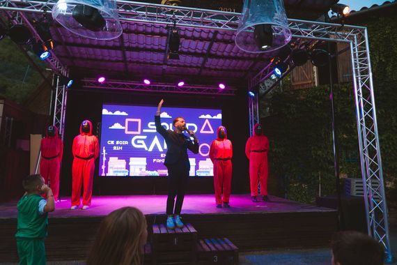 Rejoins l’équipe d’animation du Camping Le Pré Lombard pour une saison d’été entre rivière et montagne. Animations enfants, activités sportives et soirées rythment le quotidien, dans une ambiance conviviale, dynamique et tournée vers l’esprit d’équipe.