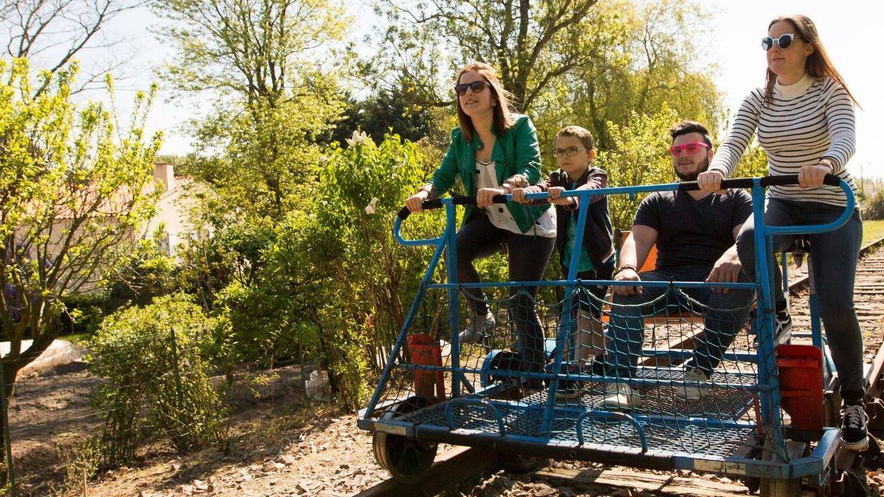 Vélo rail Commequiers Camping Le Pin Parasol Vendée