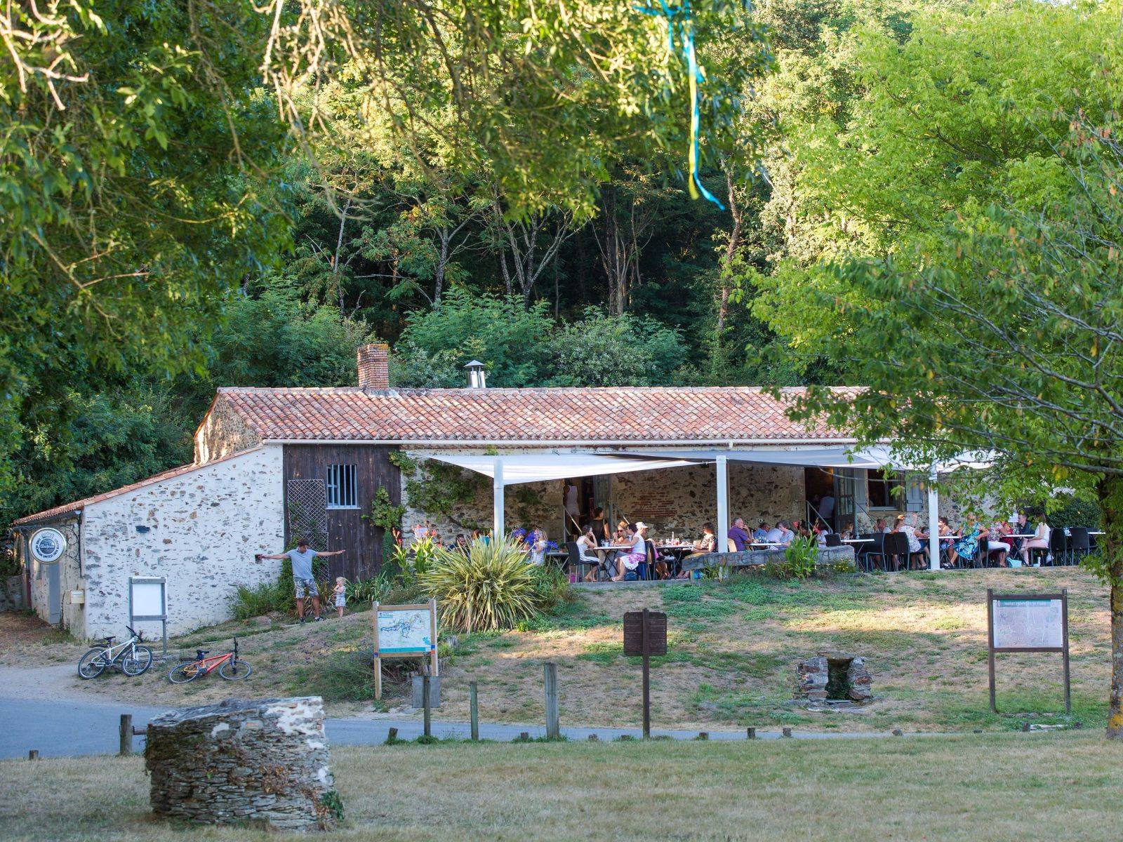 Crêperie l'Auberge du Jaunay Camping 5 étoiles Le Pin Parasol Vendée