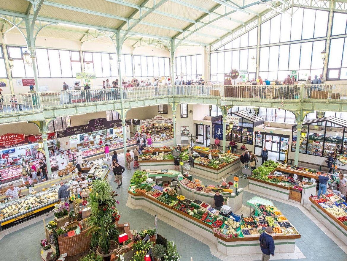 Les Sables d'Olonne Marché Les Halles Camping Le Pin Parasol Vendée