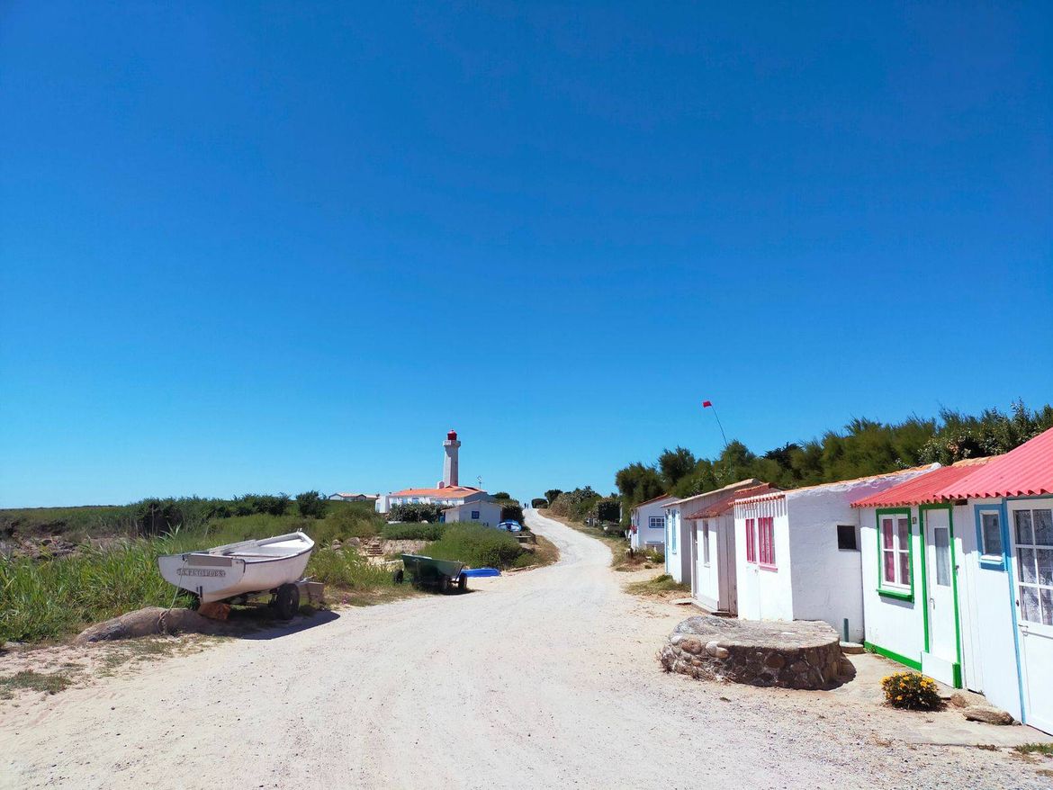 Ile-d'Yeu Pointe des Corbeaux Camping Le Pin Parasol Vendée Plage Cabanes