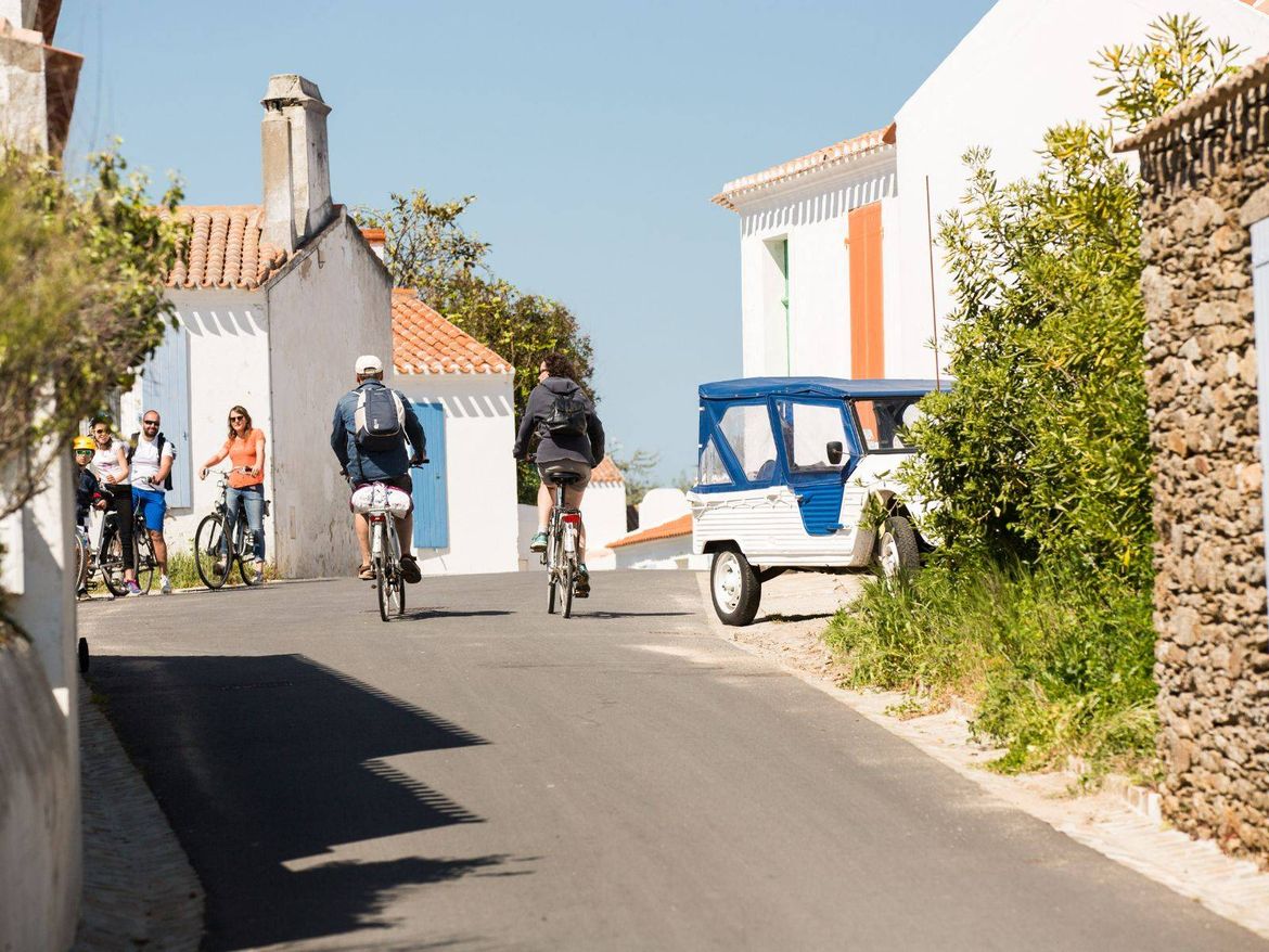 Ile-d'Yeu Bourg Vélo Camping Le Pin Parasol Vendée