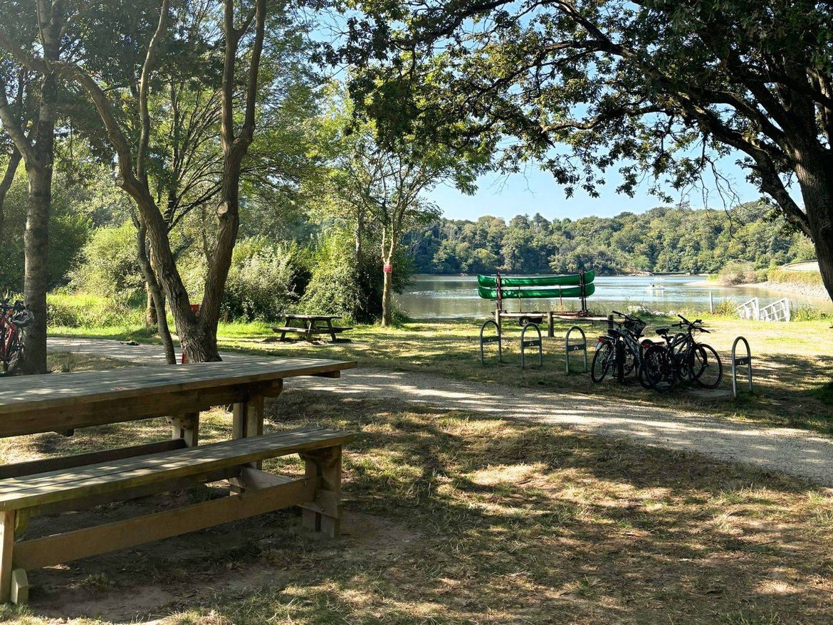 Pique-nique Les Canoës du Jaunay Camping Le Pin Parasol Vednée