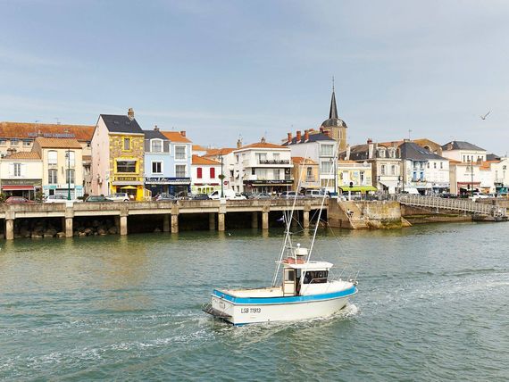 Les Sables d'Olonne Port Bateau Camping Le Pin Parasol Vendée