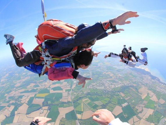 Vendée Evasion Saut en parachute Camping Le Pin Parasol Vendée