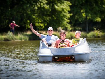 Lac du Jaunay Pédalo Famille Les Canoës du Jaunay Camping Le Pin Parasol Vendée